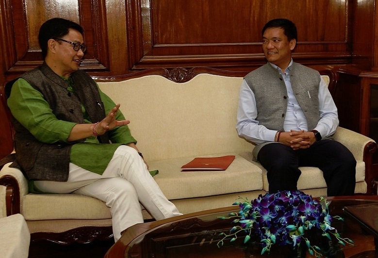 Hon CM of Arunachal Pradesh, Shri Pema Khandu (right) and Hon MoS for Home Affairs, Shri Kiren Rijiju (left).
