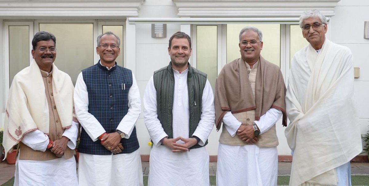 Rahul Gandhi with the contenders for Chhattisgarh Chief Ministerial Post, and Bhupesh Baghel, the Chief Minister of Chhattisgarh (second from right)