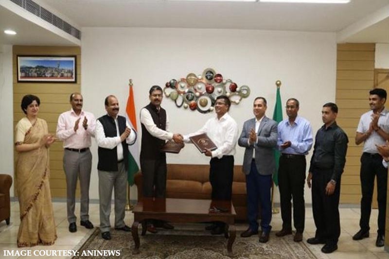 Indian and Bangladesh officials meet to find ways to combat smuggling of fake currency
